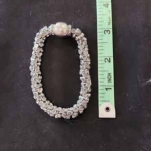 Sparkling silver bracelet with magnetic clasp.